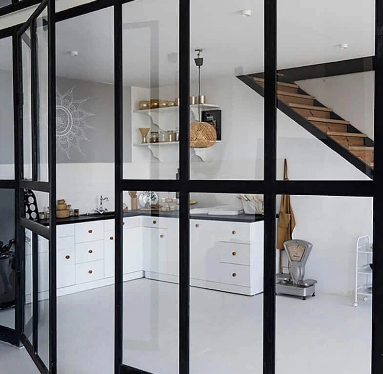 Exemple de rénovation de cuisine moderne à Bourg-en-Bresse