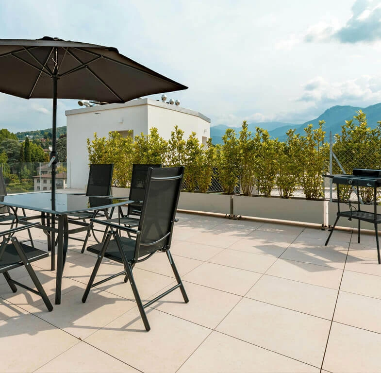 Réalisation d'aménagements extérieurs : terrasse et allée